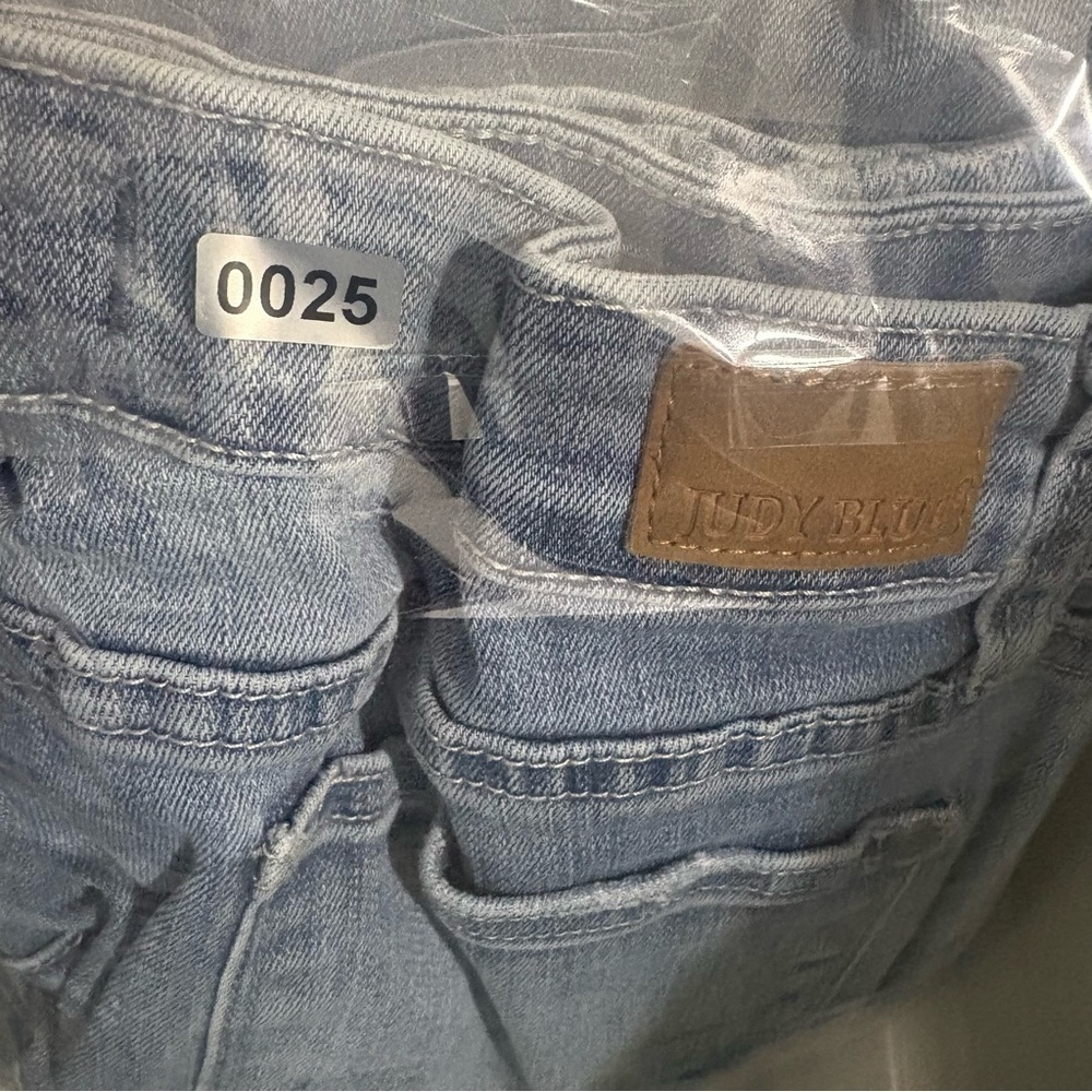 Judy Blue Relaxed Fit Distressed Jeans Size 31 Medium Wash - Picture 13 of 13